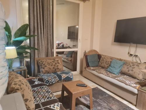 Zafarana Ski Chalet | شاليه غرفتين ارضى بجنينه صف اول بحر و بسين بقرية كورنادو مارينا السخنه للعائلات فقط او جروب بنات