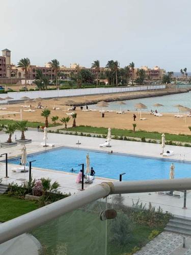 Corniche Road-Dahar Hotel | شاليه مميز بكمباوند فلورينزا خمسين