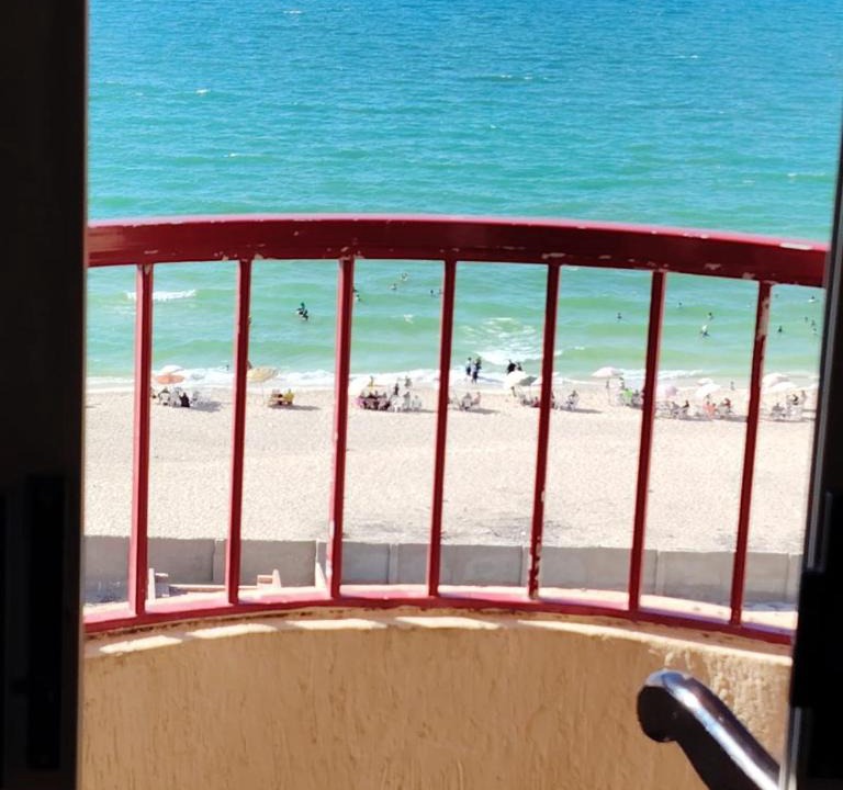 Al-'Amriyah Apartment | شقة على البحر- Seafront Apartment