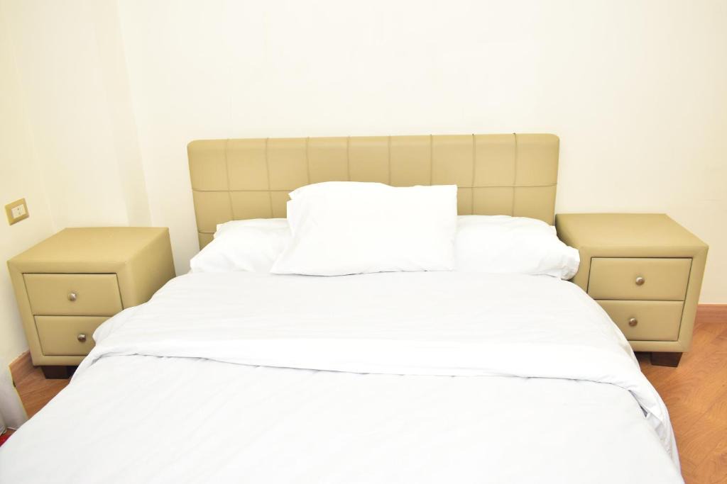 Al Duqqi Apartment | شقه 8
