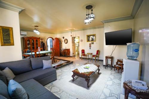 Heliopolis Apartment | 2 Bedrooms Spacious flat 7 mins to Airport
