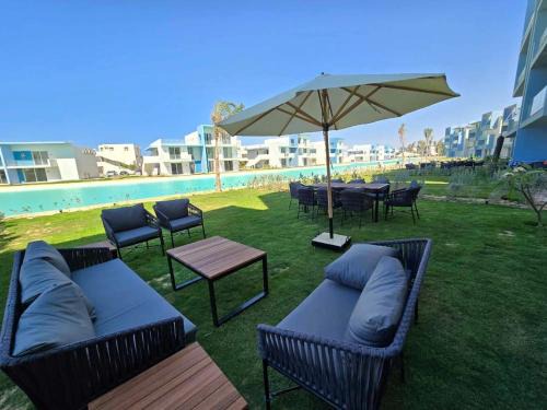 Ad-Dab'ah Ski Chalet | 3 bedrooms garden unit with private beach by the lagoon