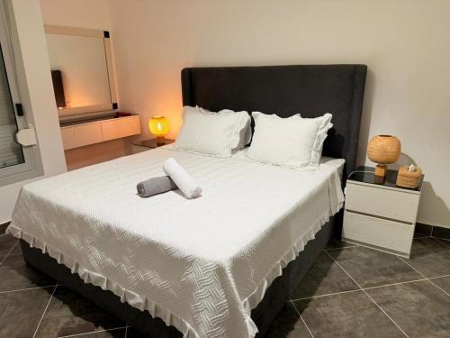 Ain Sokhna Ski Chalet | 3BR Stylish Poolside Retreat Einbay Resort