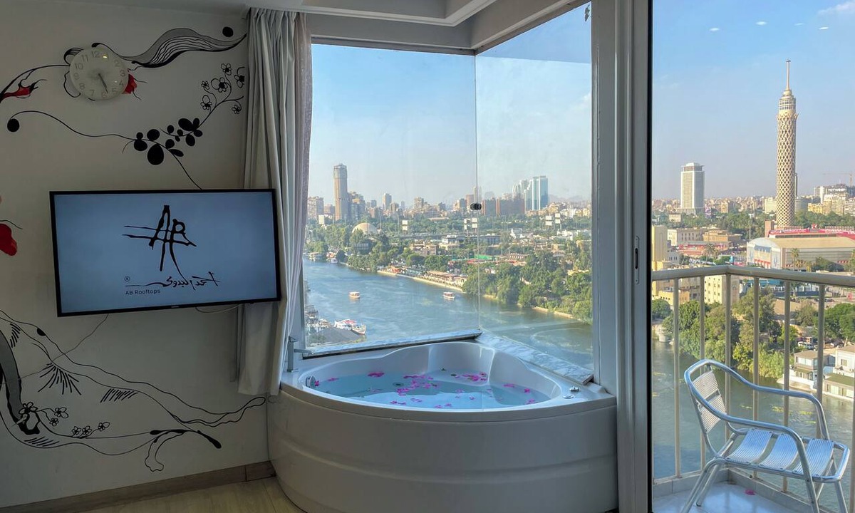 Al Duqqi Apartment | AB N1008 Nile view std with a Jaccuzi