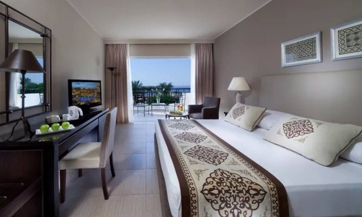 El Hadaba Hotel | All-Day Fun with Pools, Snorkeling, Spa, Tennis and Family Adventures