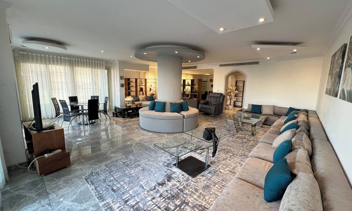 Al Duqqi Apartment | ALSAWAH Premium 3 En-Suites Nile Residence