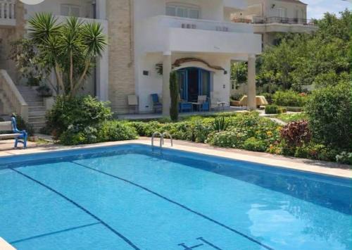 Al-'Amriyah Villa | Blue Family Villa - Large Pool - Airco - Up to 10 Guests - 3 Min Walk to Beach