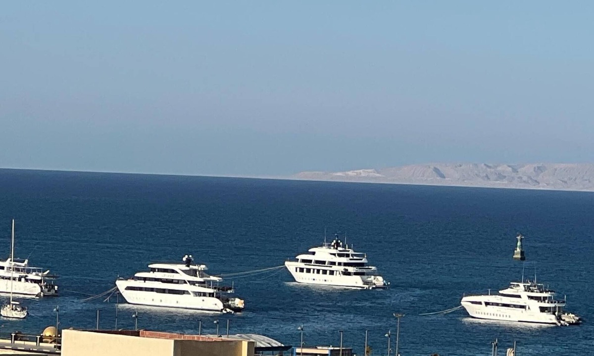 Corniche Road-Dahar Apartment | Chic, modern flat with sleek furnishings, sea view