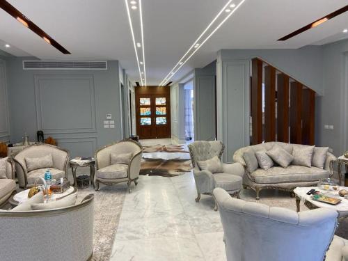 Dream Land Apartment | Chic Stays-Luxury Standalone Villa Sheikh Zayed