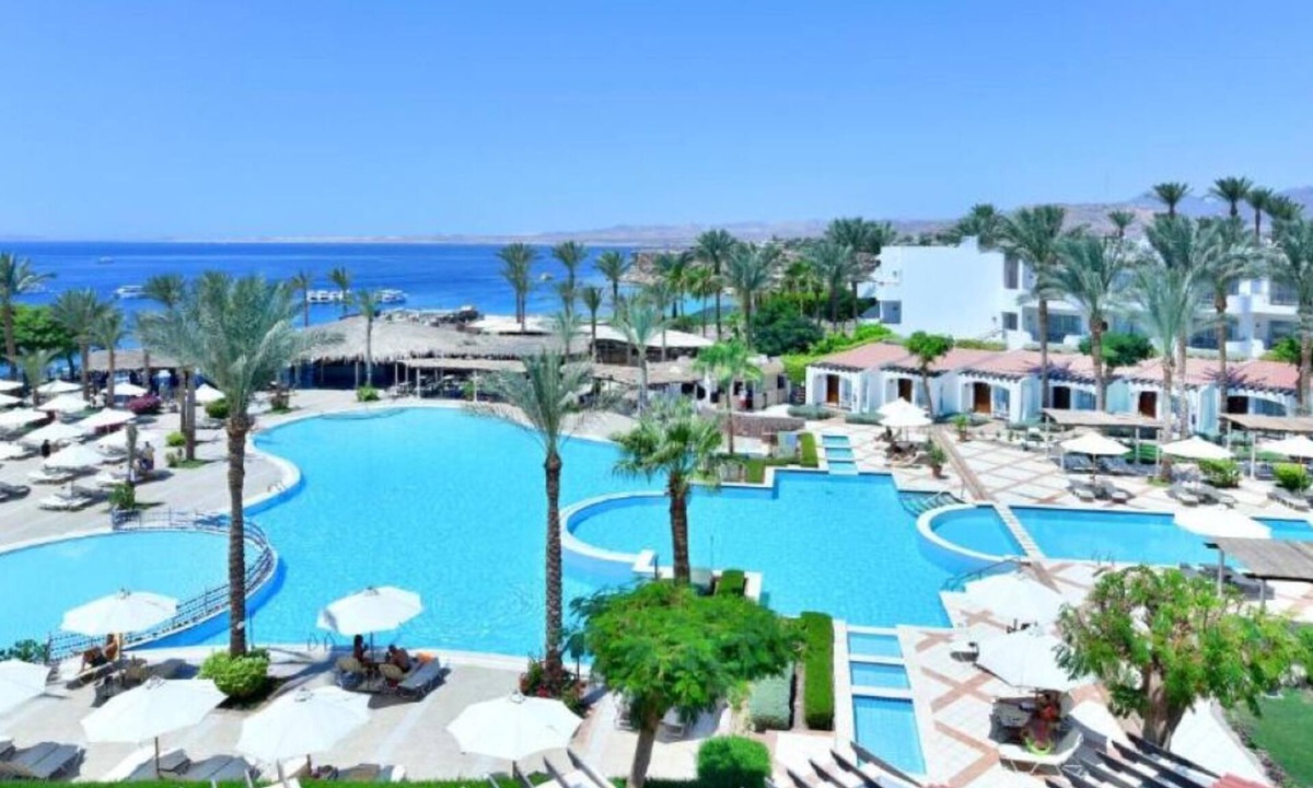 El Hadaba Hotel | Cliffside Red Sea Retreat with Snorkeling, Spa, Pools and Tennis Courts