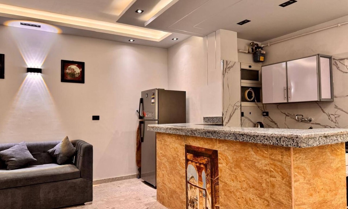 Corniche Road-Dahar Apartment | Cozy One Bedroom Apartment with Pool View and Wi-Fi
