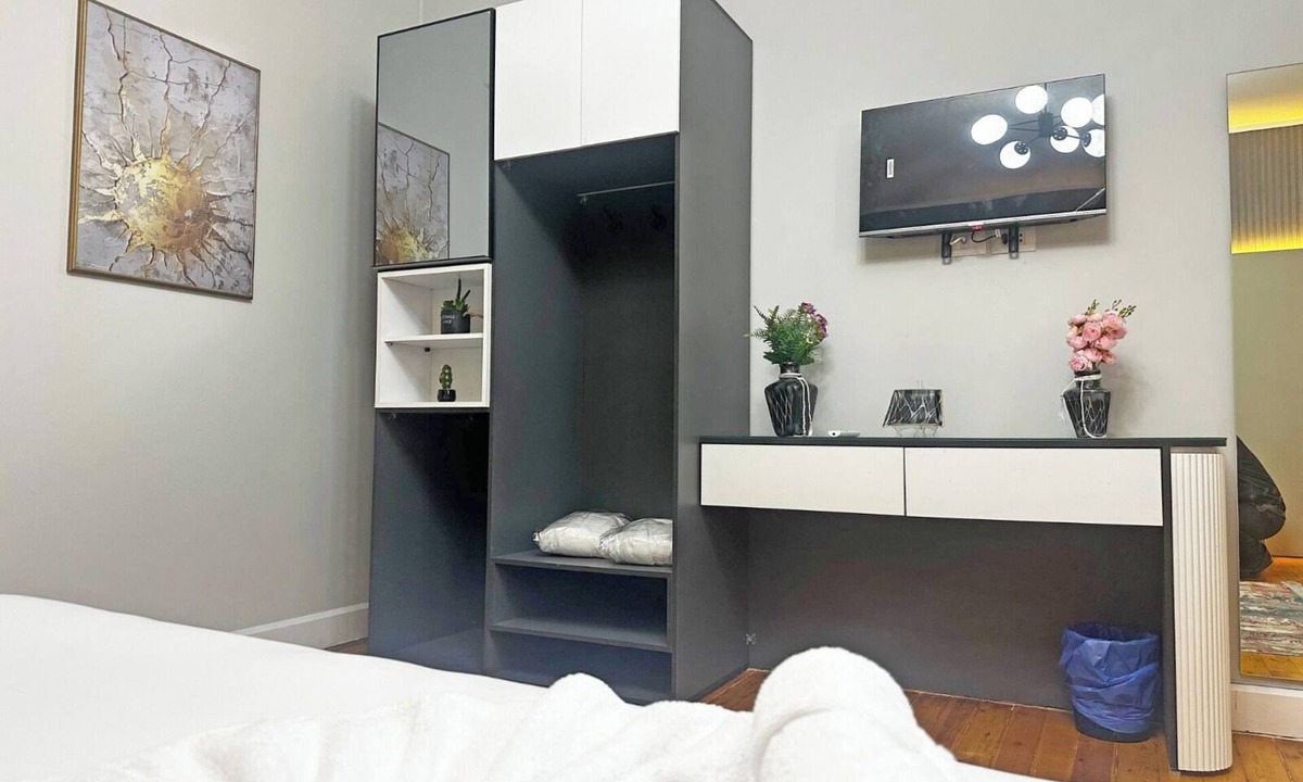 Qasr an-Nil Apartment | Lovely 2-bedroom apartment in Cairo downtown overlooking Tahrir Square in .