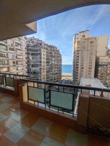 Al-Muntazah Apartment | el mandra beach