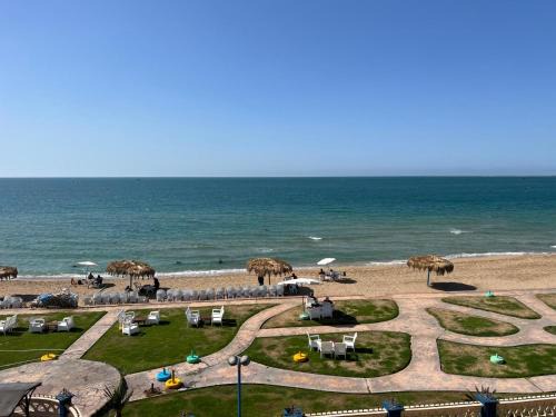 Al-Muntazah Apartment | El Zahraa group Ultra Lux ground floor first row,2 bedrooms with passes for Gates and 5 pass to private beach from May till end of October Maamoura Beach شاليه الترا لوكس صف اول غرفتين و صاله مع كارنيهات شاطىء خاص من مايو لاخر اكتوبر للعائلات