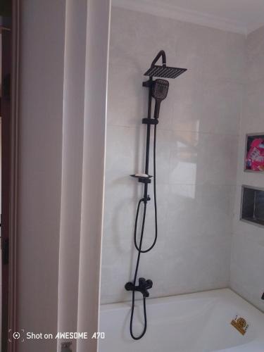 Shurtah al-Dakhlah Apartment | Empty room without furniture in an apartment