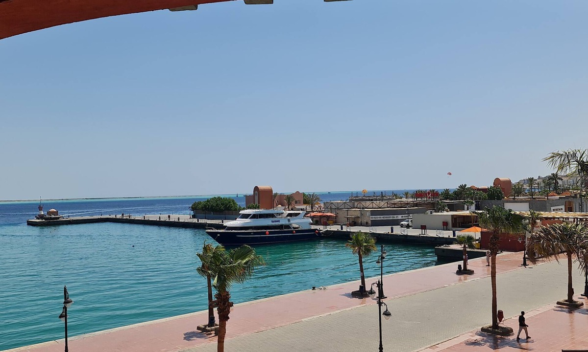 Sakkala Apartment | Family-Ready 2BR Home! Secured Resort, Pool Access & Full Kitchen.