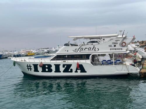 Ras Sudar Boat Rental | Farah Yacht