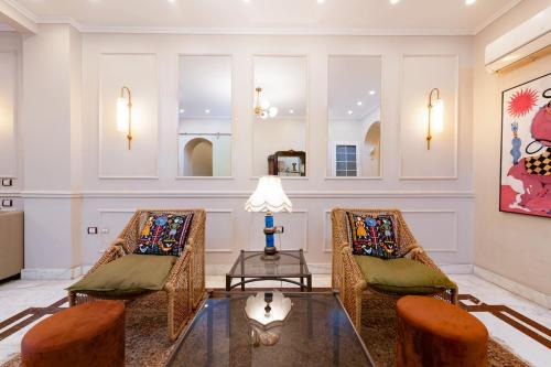 Qasr an-Nil Apartment | High-Ceiling Iconic khan Walk to Tahrir & AUC