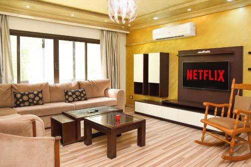 Taqseem Laselky Apartment | Hot Jaccuzi 2BDR Hotel standard in Maadi Degla Top street 233