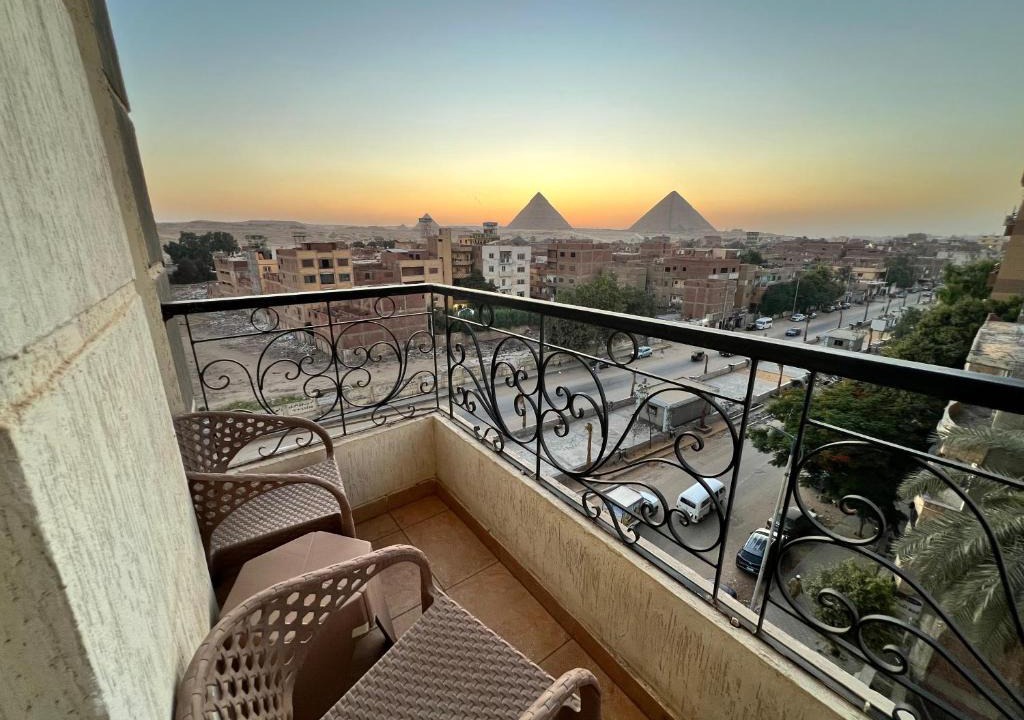 Kafrat al Jabal Hotel | King Khafren Pyramids View