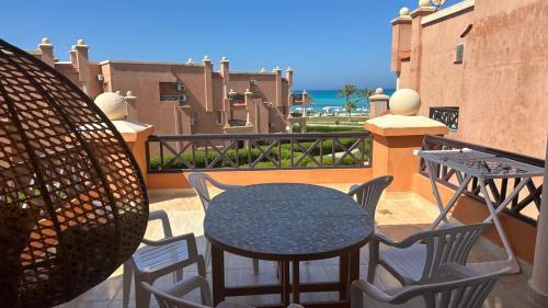 Sidi Abd El-Rahman Ski Chalet | Lazordy bay chalet (X7)