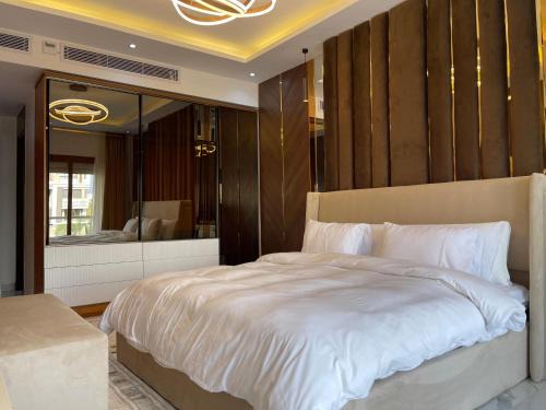 Sheikh Zayed City Apartment | Luxury 3BR with Private balcony & Parking