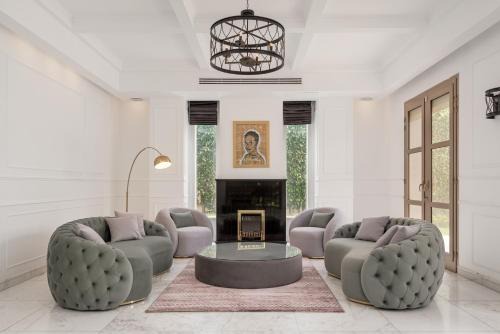 Sheikh Zayed City Villa | Luxury Allegria Golf Villa with pool