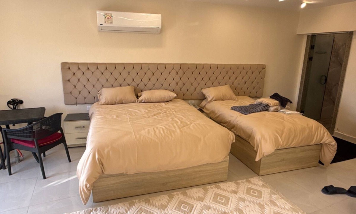 Oula Bed & Breakfast | Luxury Deluxe Suite at Great Pyramid View Hotel with Private Balcony