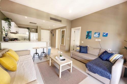 El Gouna Apartment | Minimal & Central 1BDR Apt Abu Tig Marina