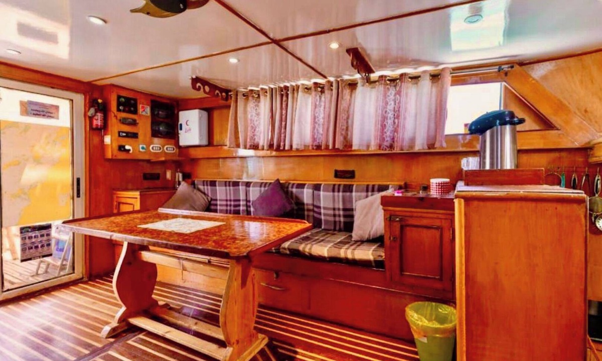 Al Mamsha El Seyahi Boat Rental | Motor Yacht Waly