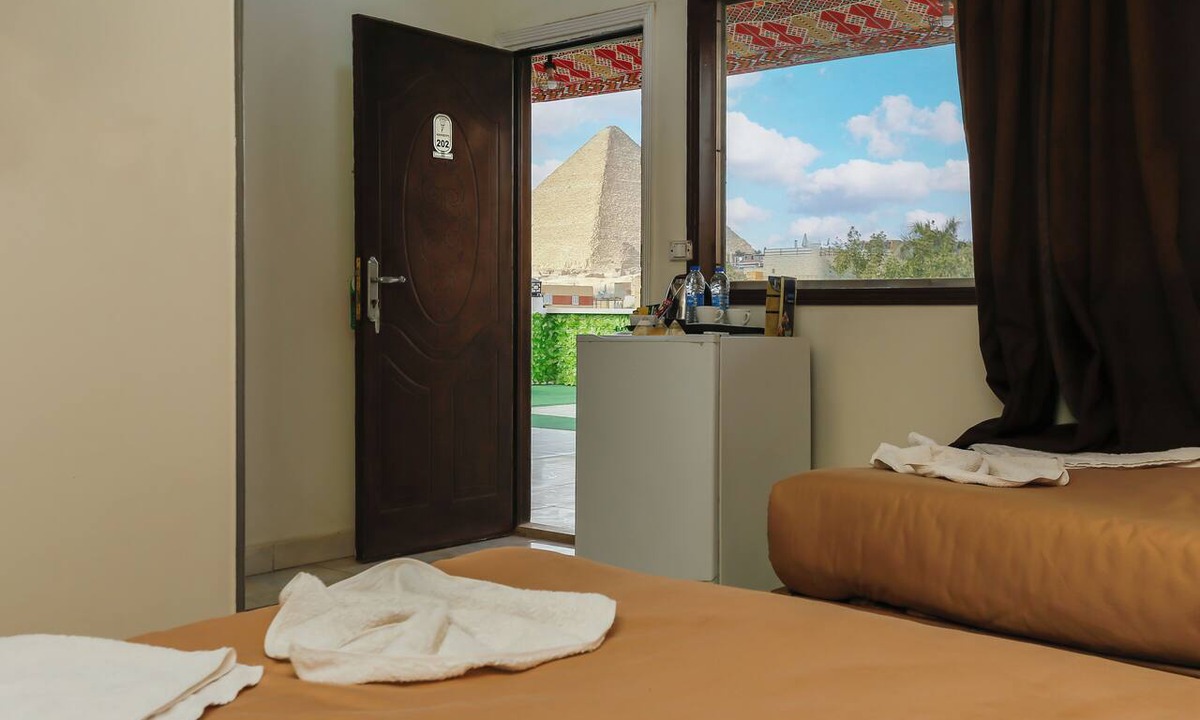 Giza Hotel | Nefertiti pyramids