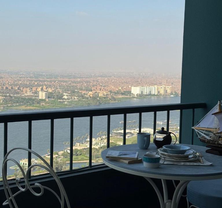 Maadi Apartment | nile & pyramid view Fancy Othman Khan