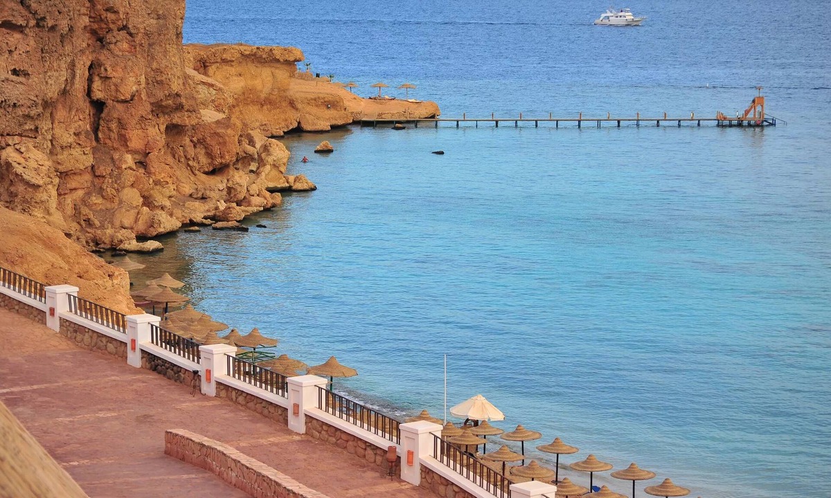 El Hadaba Hotel | Oceanfront Comfort with Pools, Wellness Spa, Tennis & Nearby Reef Diving