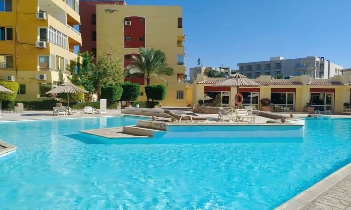 Al Mamsha El Seyahi Apartment | Peaceful 2-bedroom apartment with AC in vibrant Hurghada