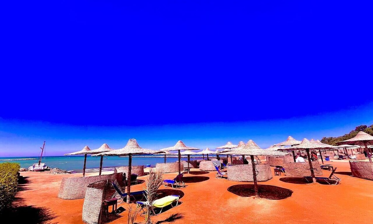 Al Ahyaa Apartment | Peaceful 2-bedroom apartment with private beach access