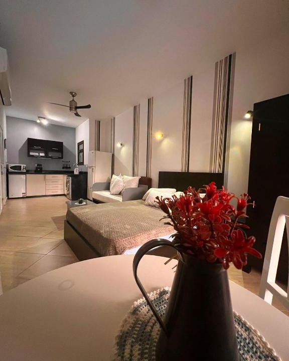 Al Ahyaa Apartment | Poolside Perch