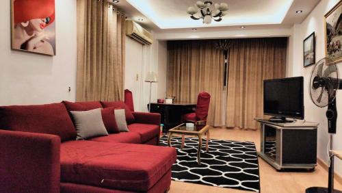 Al Duqqi Apartment | Private home, GYM , 3rd floor by stairs