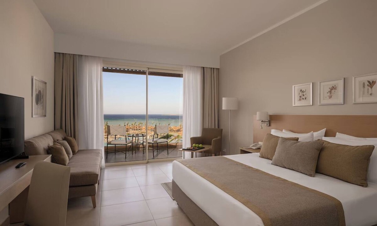 Sahl Hasheeh Resort | Relax & Explore: Beachfront, Multiple Pools, Spa, Dining & Red Sea Excursions