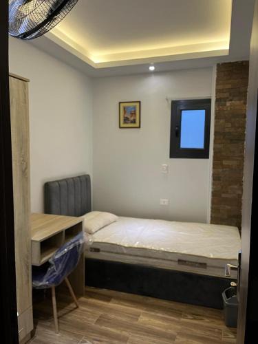 The 5th Settlement House | Room in a shared apartment