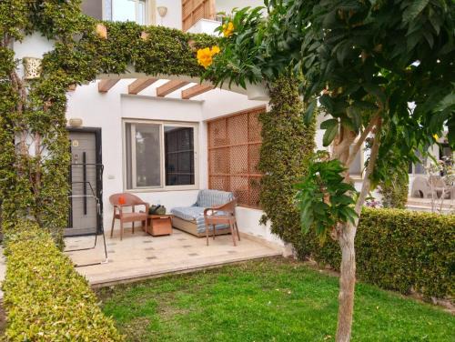 Ras Nasrani Apartment | Sharm Hills - Cosy Studio with Pool View and Free Beach Access
