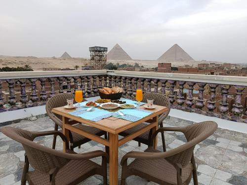Kafrat al Jabal Hotel | Sky pyramids view