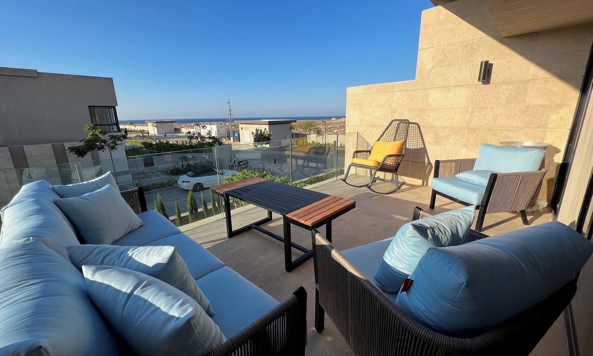 Ad-Dab'ah Apartment | Swan Lake upper chalet wit rooftop