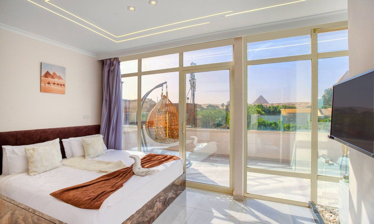 Giza Bed & Breakfast | Tree Lounge Pyramids View INN, Sphinx Giza.