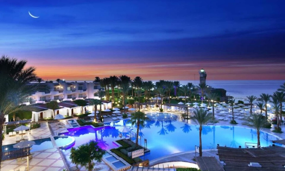 El Hadaba Hotel | Wake Up Steps from the Sea l Exclusive Access to Spa, Sauna, Pools & Night Shows