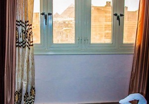 pyramids city view inn in Cairo