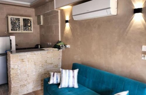 Ataqah Ski Chalet | شاليه مميز يطل عالبسين والبحر للعائلات فقط اسره