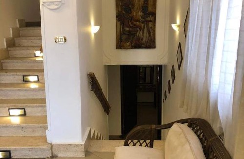 Al Duqqi Apartment | شقه فندقية