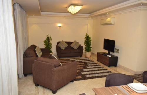 Al Duqqi Apartment | شقه 8