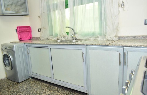 Al Duqqi Apartment | شقه 8