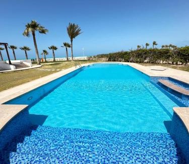 Marina El Alamein Villa | فيلا7غرف اول صف على البحر بحمام السباحة مارينا 5 الساحل الشمالي العلمين